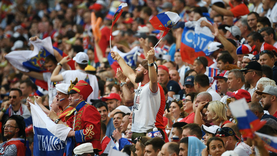 Russian fans. Болельщики сборной России ЧМ 2018. Чемпионат мира по футболу 2018 болельщики России. Болельщики сборной России. Болельщики сборной России по футболу 2018.